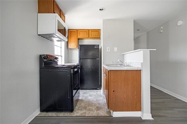 Building Photo - 1002 Avenue E