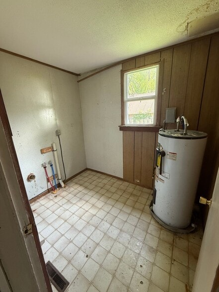 Building Photo - 26 E 1st St