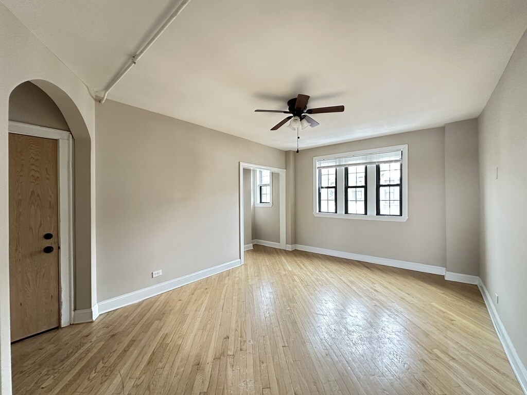 Building Photo - 901 Green Bay Rd