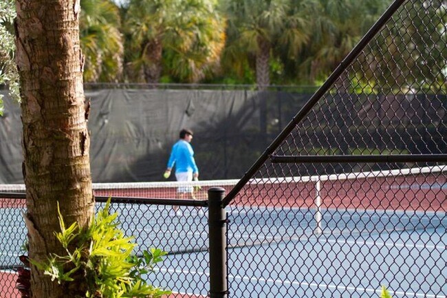 Building Photo - 4070 Highland Oaks Dr