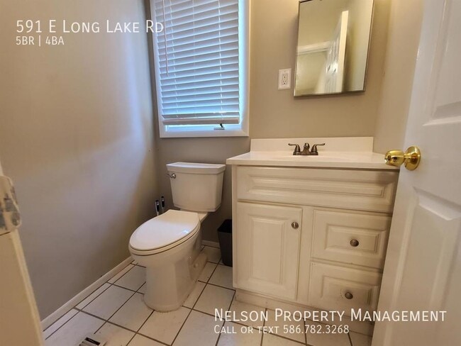 Building Photo - 591 E Long Lake Rd