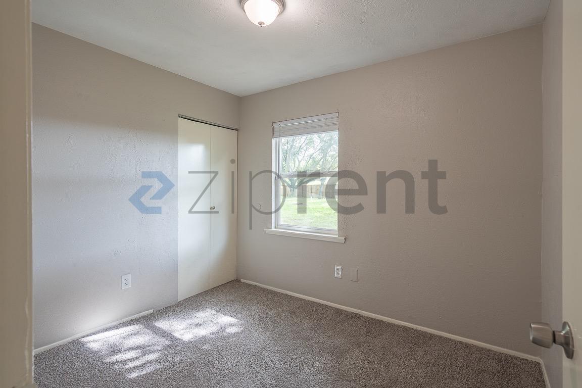 Building Photo - Unit