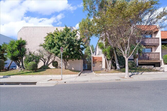 Building Photo - 719 N Eucalyptus Ave