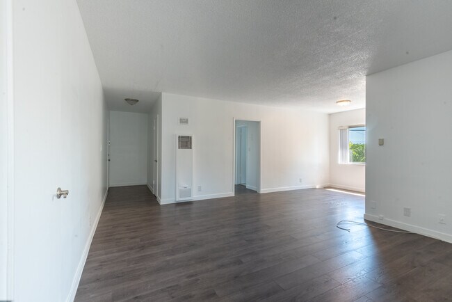 Living Room - 4324 Ventura Canyon Ave (near Ventura Blvd) Gem