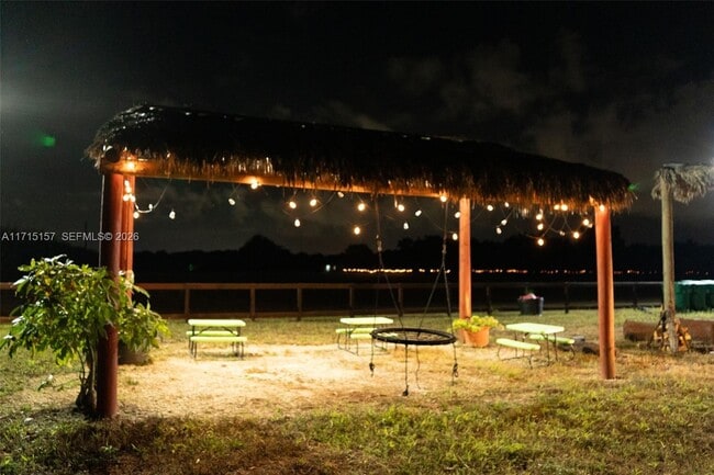 Building Photo - 3640 SW 22nd St