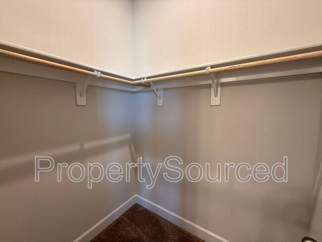 Building Photo - 614 Madrone St