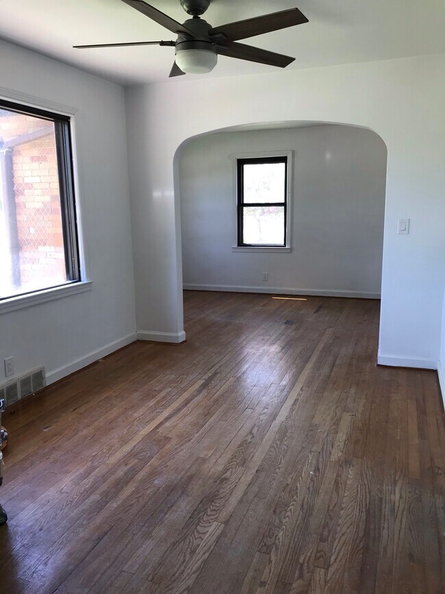 Building Photo - 1236 e drexel ave