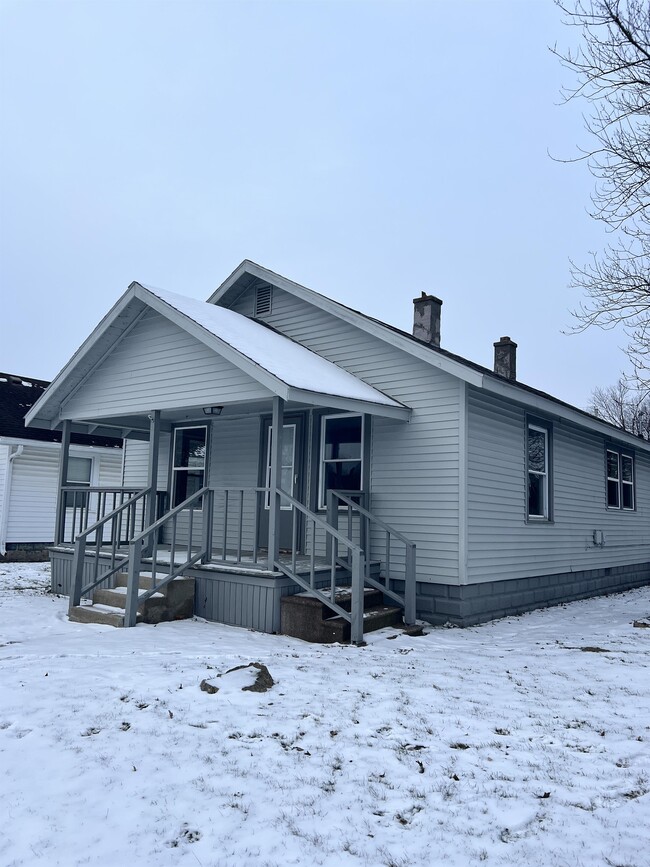 Building Photo - 1201 S Delphos St