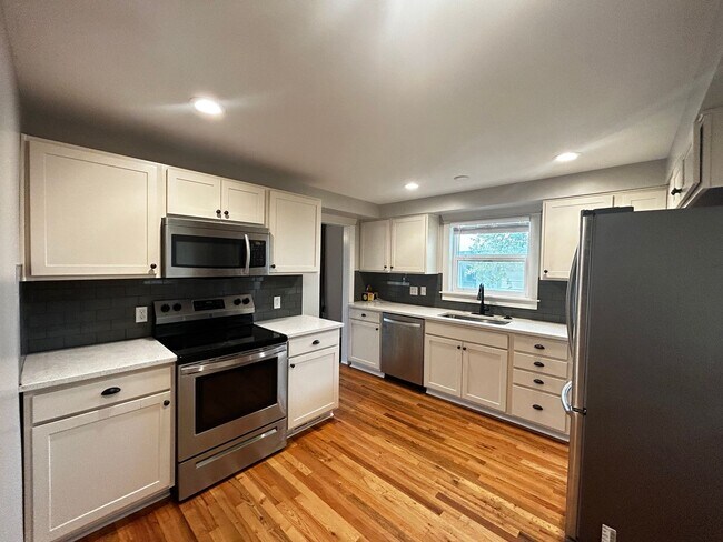 Building Photo - Elegant 3 Bed, 2 Bath Home in Spokane!