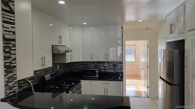 Building Photo - 31-16 60th St