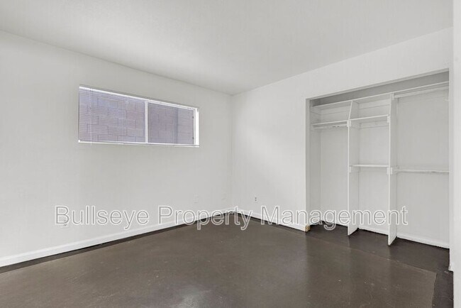 Building Photo - 1333 E Donner Dr