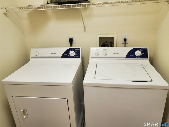 Building Photo - 365 Westport Ave