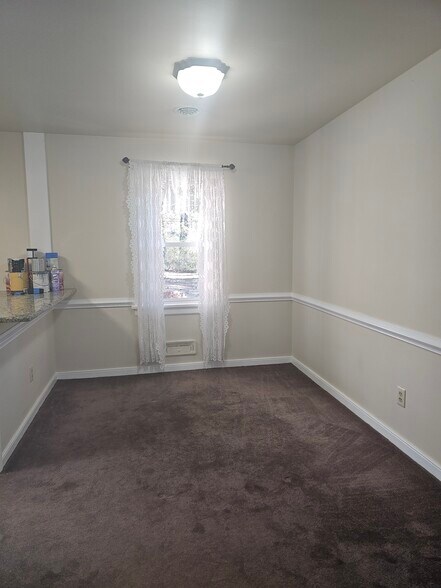 Building Photo - 1207 Blue Jay Ln