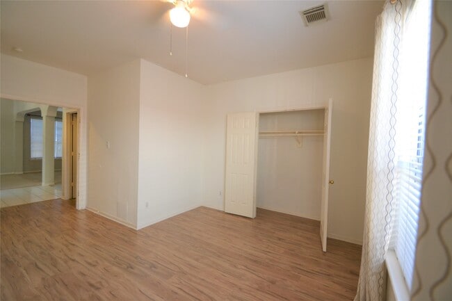 Building Photo - 15307 Amesbury Ln