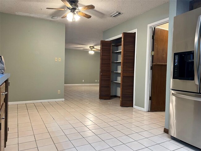 Building Photo - 209 Oak Crest Ln