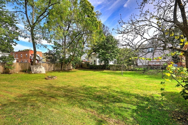 Building Photo - 22 Holmes Ave