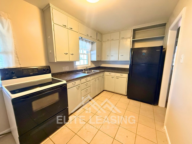 Building Photo - Move-In Ready 2-Bedroom Home with Finished Basement