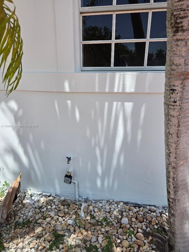 Primary Photo - 9915 SW 87th St