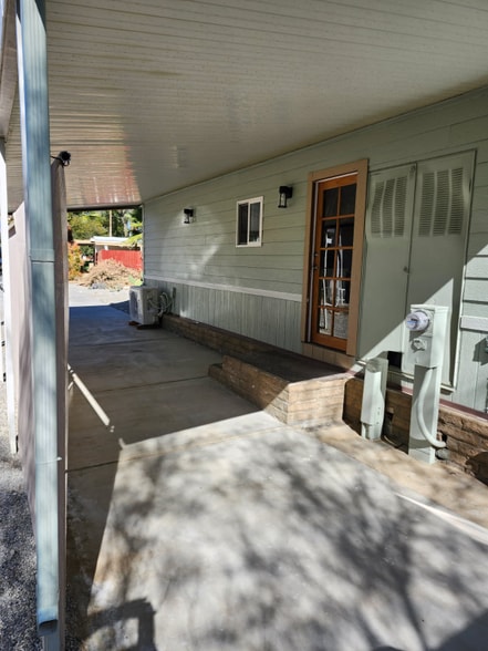 Building Photo - 1010 Palm Canyon Dr