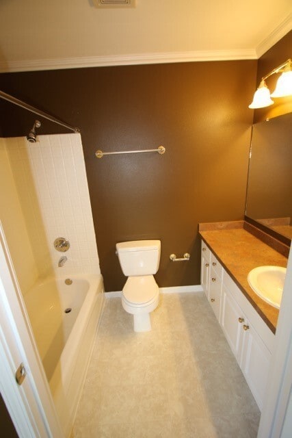 Building Photo - 2 Bedroom Eagle River Condo w/ Fenced Yard!