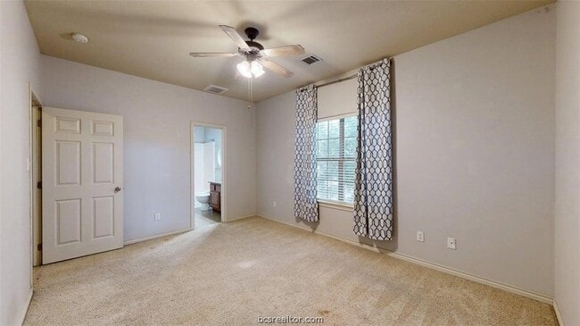 Building Photo - 332 Forest Dr Loop