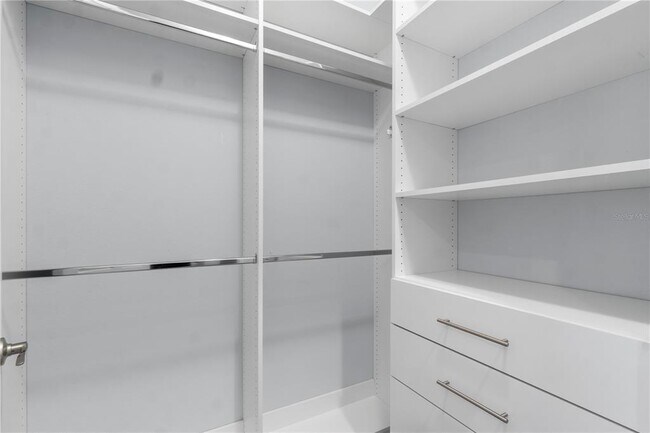 Building Photo - 2320 Symphony Cir