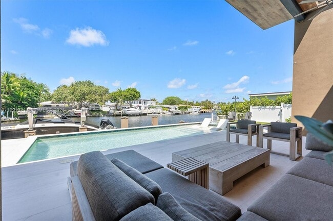 Building Photo - 2215 NE 19th St