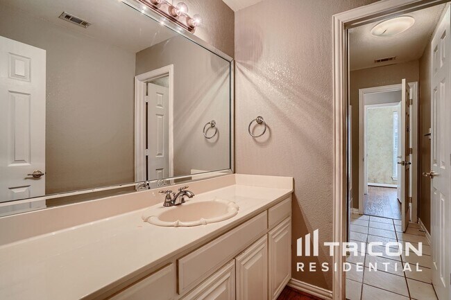 Building Photo - 3804 Cross Country Trail