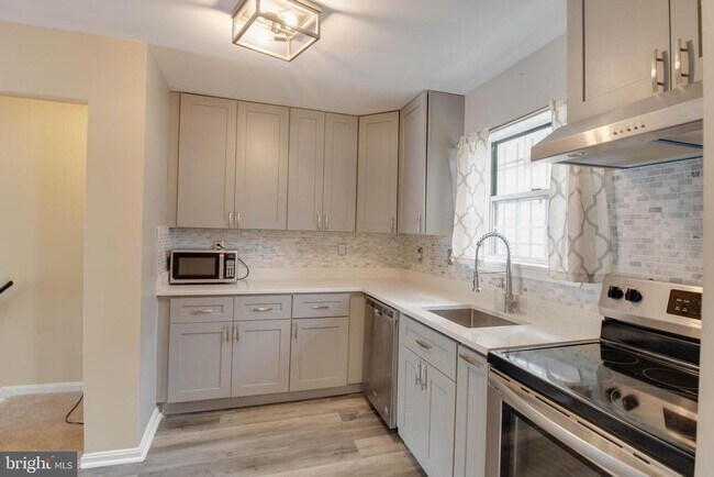 Building Photo - 849 St Michaels Dr