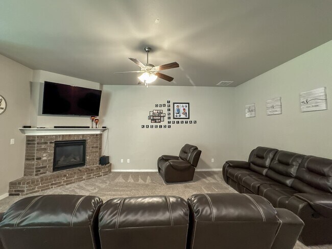 Building Photo - 1212 Ash St