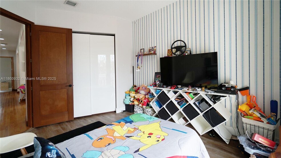 Building Photo - 7031 NW 113th Ct