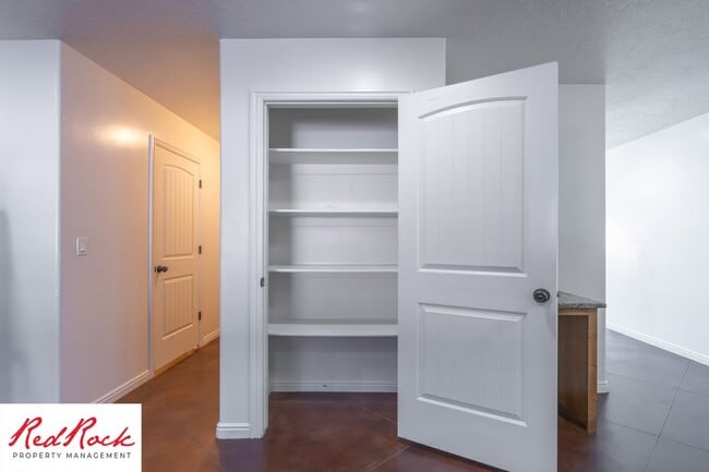 Building Photo - 2801 E 450 N