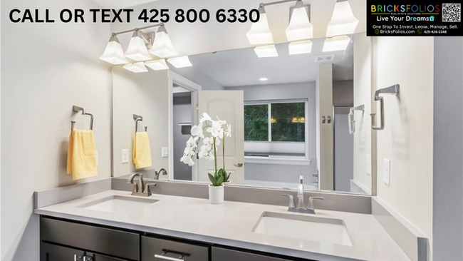 Building Photo - Modern 4 Bed + Chef's Kitchen + Covered Patio in Puyallup!