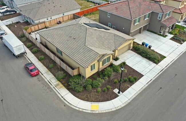 Building Photo - 2158 Bravery Ave