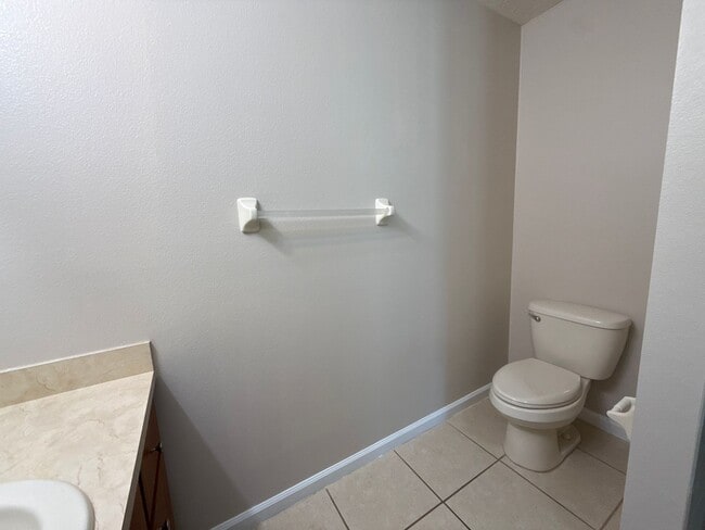 Building Photo - SILVER SPRINGS SHORES 3/2/2