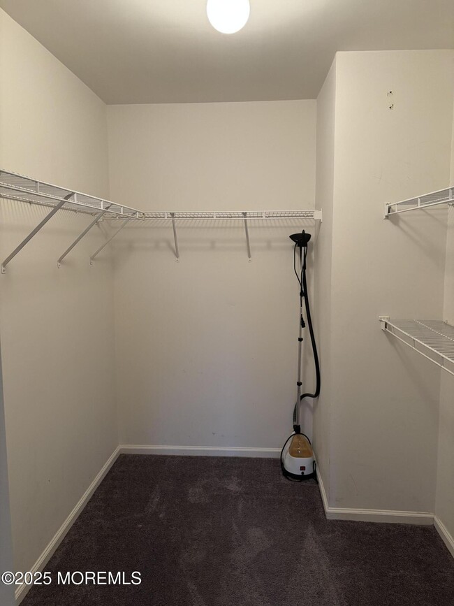 Building Photo - 11 Fiddlers Elbow Ct