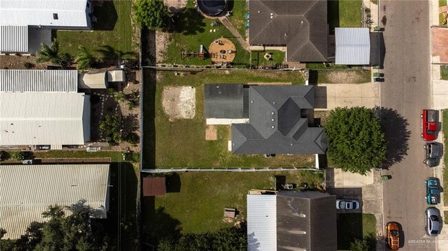 Building Photo - 407 Delia Ave