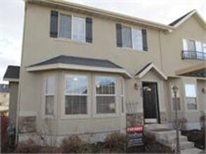 Building Photo - *Reduced price* End Unit Townhouse in Springville