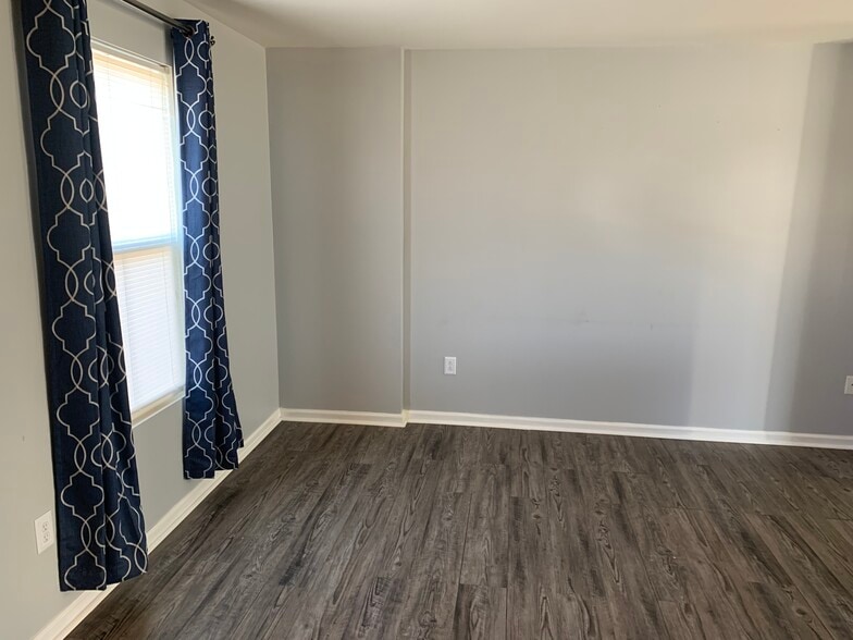 Building Photo - 120 Singleton Way