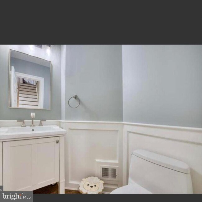 Building Photo - 540 Legrace Terrace NE