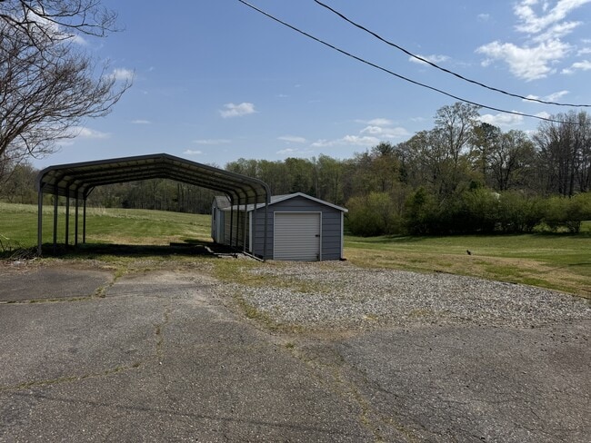 Building Photo - 2450 Sparta Rd