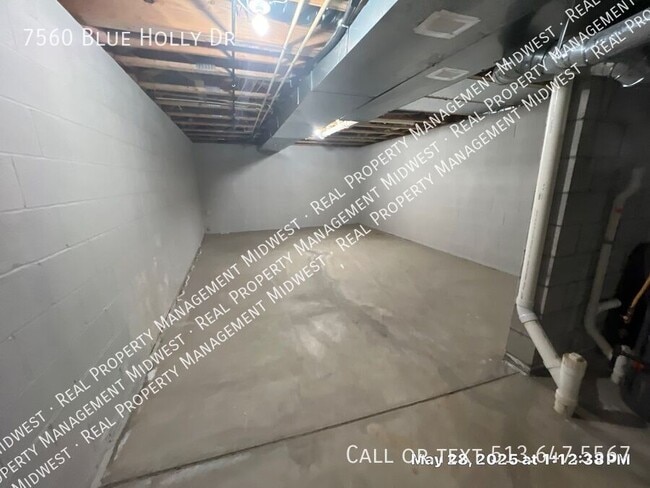 Building Photo - 7560 Blue Holly Dr