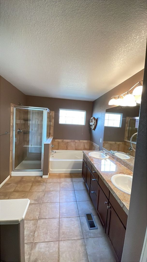 Building Photo - Charming 2 Bedroom, 2.5 bath Townhome in Fabulous Erie, Co!