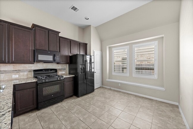 Building Photo - 23831 Villa Lisa Dr