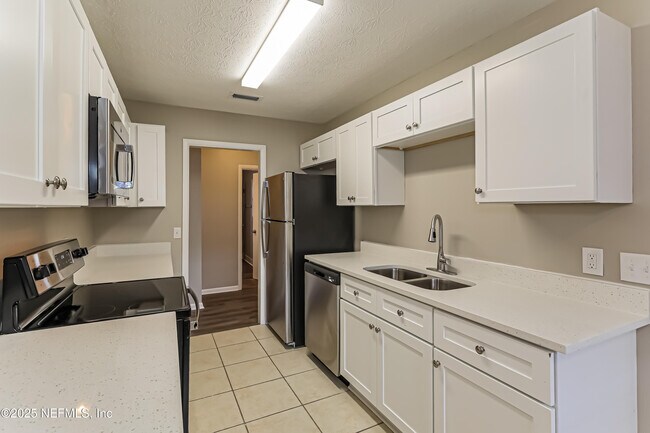 Building Photo - 4936 Perrine Dr