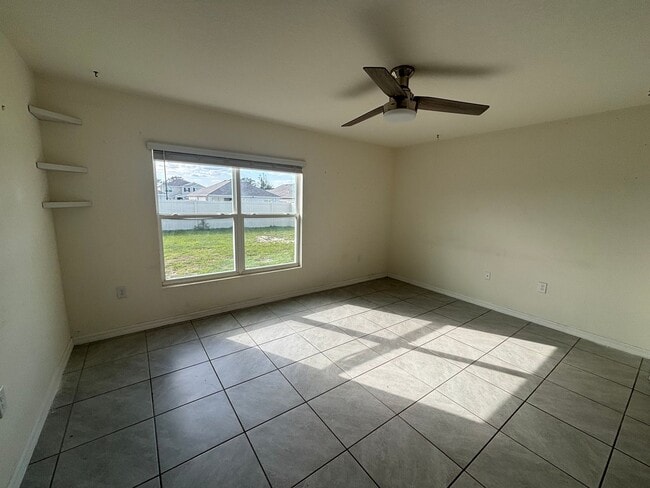 Building Photo - Spacious 4/2 In Gate Community W/ Amenities