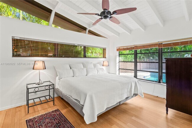 Building Photo - 2132 Middle River Dr