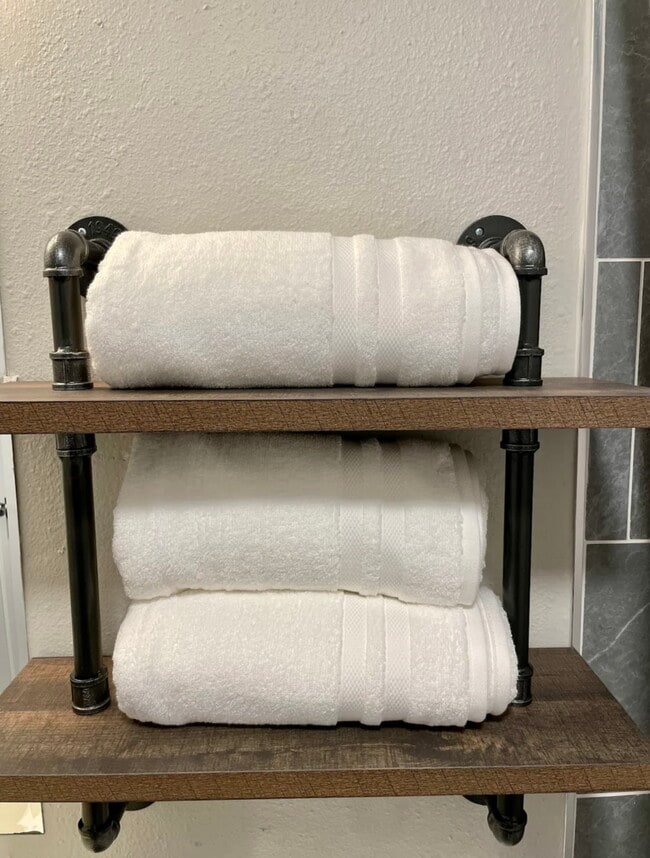 Building Photo - 336 Victor St