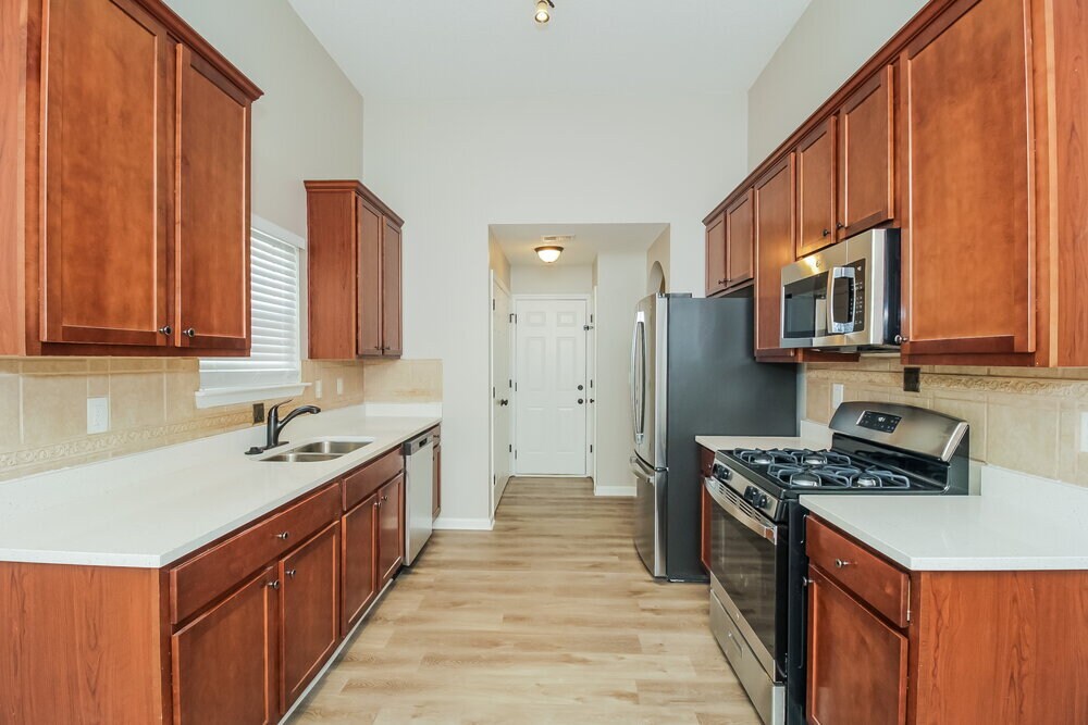 Building Photo - 526 Firethorn Ct