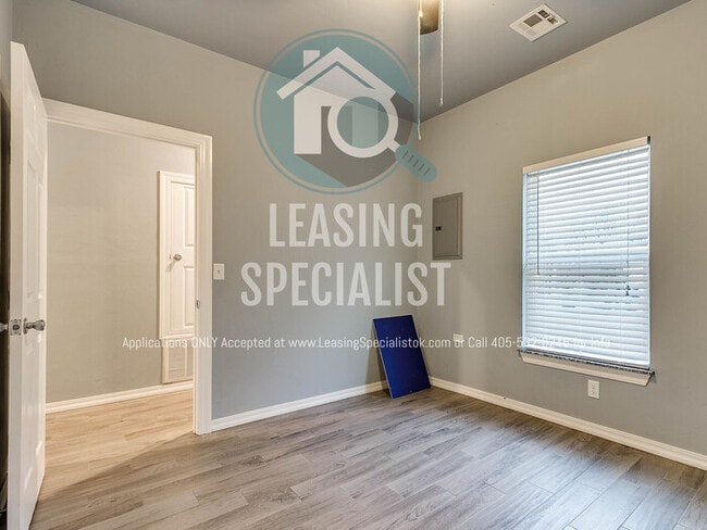 Building Photo - Central Norman 4 Bed 3 Bath House PRE-LEAS...